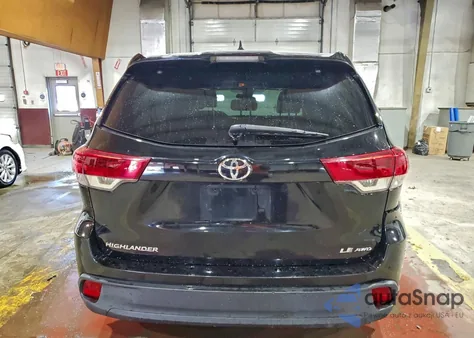 2017 Toyota Highlander Le z USA, uszkodzony, nr VIN 5TDBZRFH4HS477605